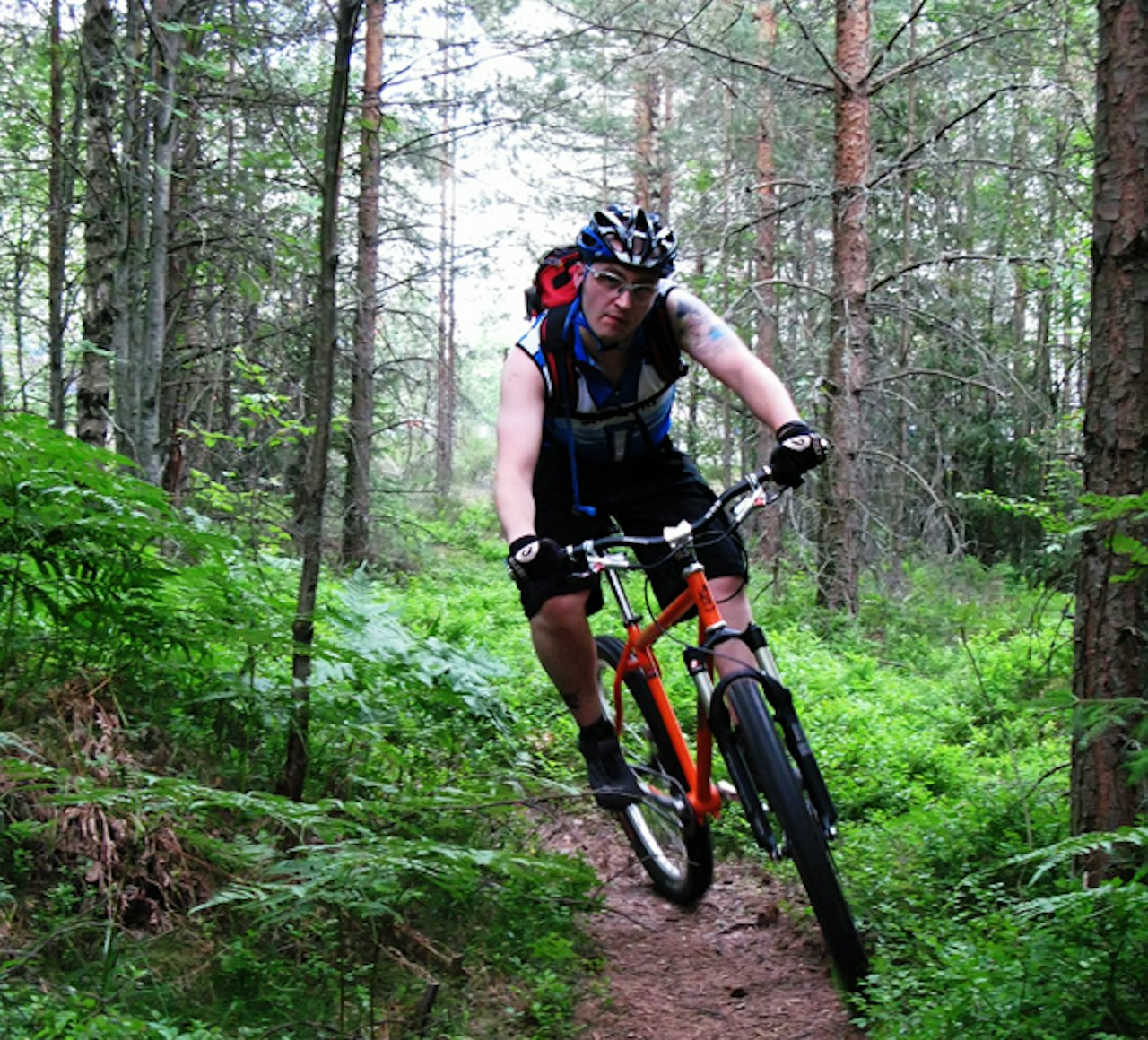 Arrangør Peter Lütken tester løypa i Ski. Nøyaktig hvor den går er hemmelig frem til rittdagen. Arrangør Peter Lütken tester løypa i Ski. Nøyaktig hvor den går er hemmelig frem til rittdagen.