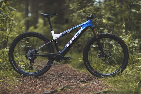 HAR DEN MOTOR? Trek E-Caliber er så designmessig gjennomført at det ikke er lett å se at det er en elsykkel. Foto: Kristoffer H. Kippernes test trek e-caliber elsykkel 9.9 xtr 2021 elektrisk stisykkel
