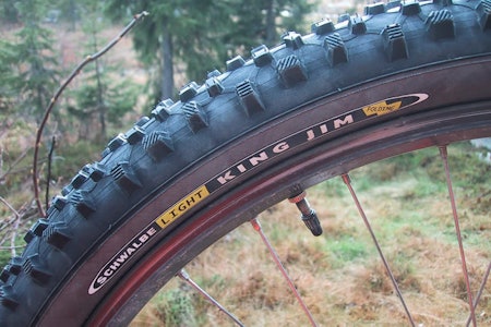 Profilen:Test-dekket kom med en retro skinwall i 2001, nå leveres det i helsvart. Profilen:Test-dekket kom med en retro skinwall i 2001, nå leveres det i helsvart.