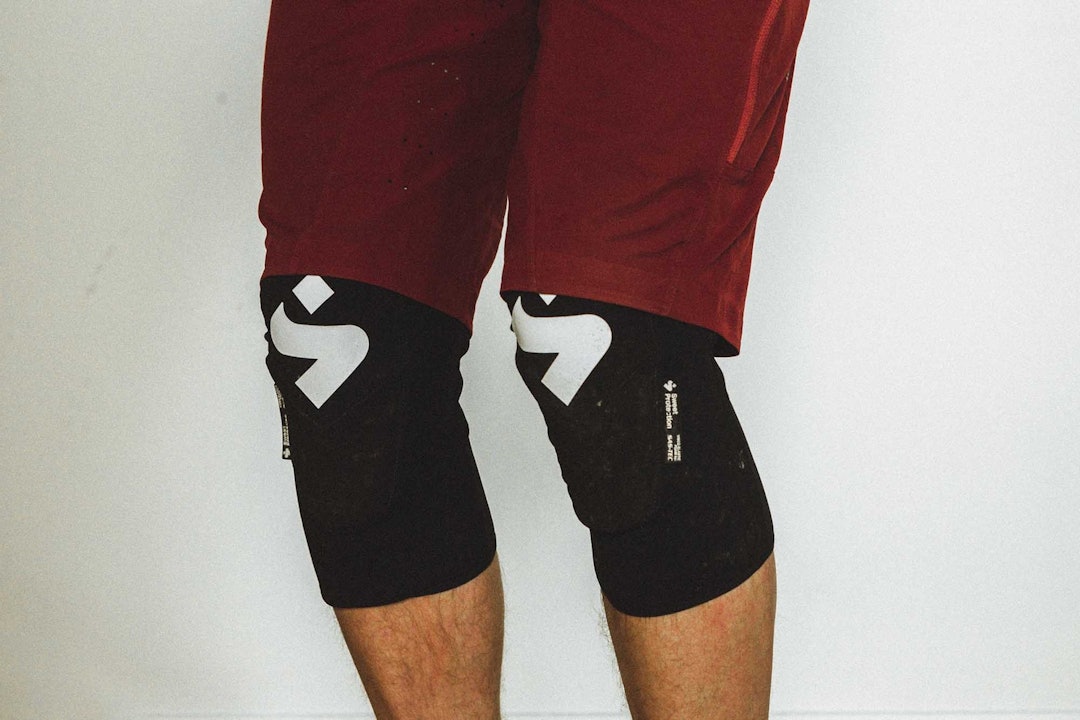 ENKLE: Sweet sine knebeskytter er både enkle og gode. Foto: Kristoffer H. Kippernes test knebeskytter sykling sweet bearsuit knee guard
