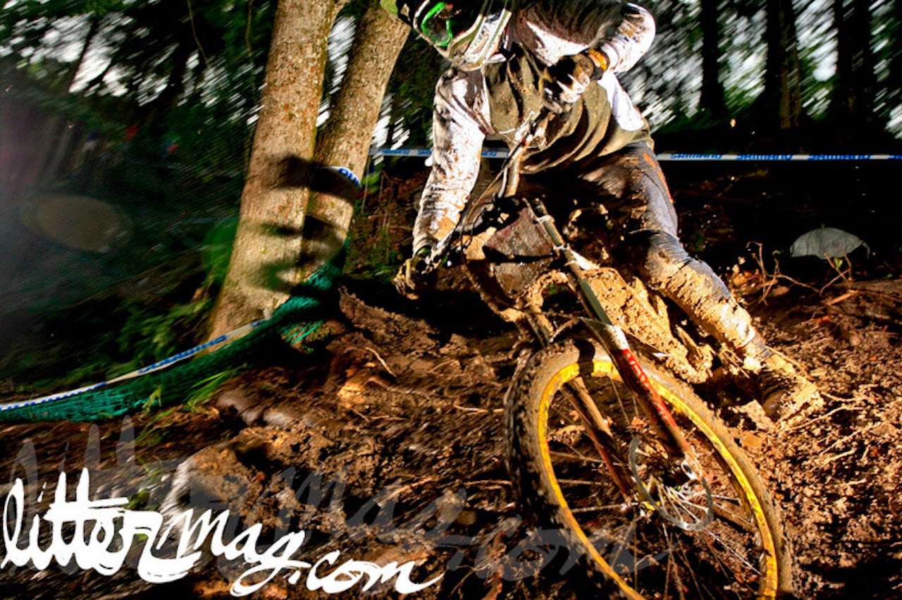 Michael Pascal var en av de som fikk en skikkelig gjørmetur. Foto: Sven Martin, Littermag Michael Pascal var en av de som fikk en skikkelig gjørmetur. Foto: Sven Martin, Littermag