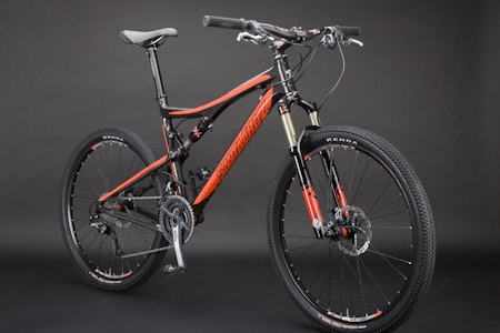 KARBON:Nye Blur XC har karbon i alle rør og en vekt på under 2 kilo med demper. Avbildet versjon med XTR-utstyr veier 10,2 kg komplett. KARBON:Nye Blur XC har karbon i alle rør og en vekt på under 2 kilo med demper. Avbildet versjon med XTR-utstyr veier 10,2 kg komplett.