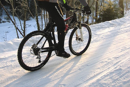 VINTERBUKSE: Enduras Windtex-bukse holder deg varm ned til -5 grader. Her på en solskinnsdag i Nordmarka. VINTERBUKSE: Enduras Windtex-bukse holder deg varm ned til -5 grader. Her på en solskinnsdag i Nordmarka.
