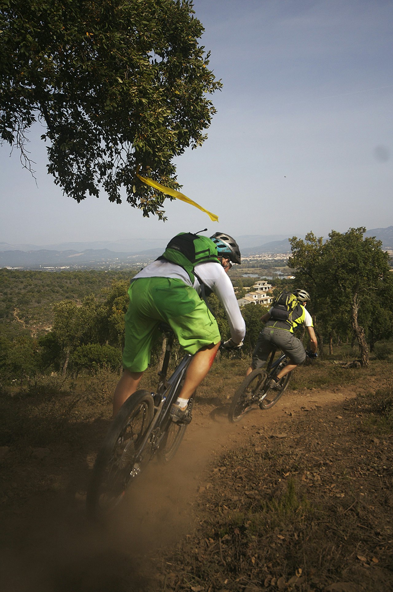 INN I 2009: Terrengsykkel holder høyt trøkk inn i neste sesong. Her tester Henrik Kippernes og Gaute Reitan neste års stisykler. INN I 2009: Terrengsykkel holder høyt trøkk inn i neste sesong. Her tester Henrik Kippernes og Gaute Reitan neste års stisykler.