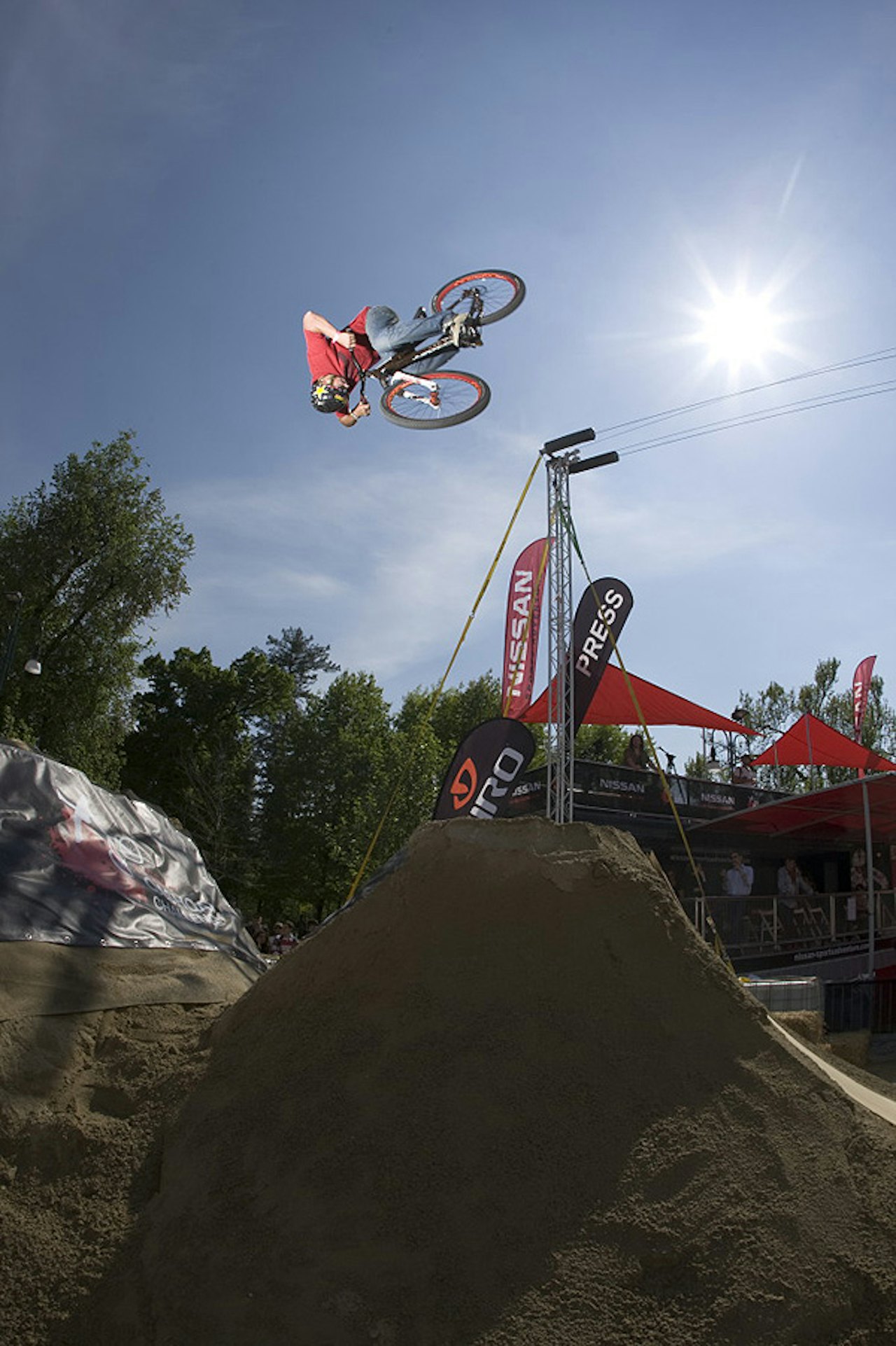 Vinner Trond Hansen frontflippet seg til seier i Milano. Vinner Trond Hansen frontflippet seg til seier i Milano.