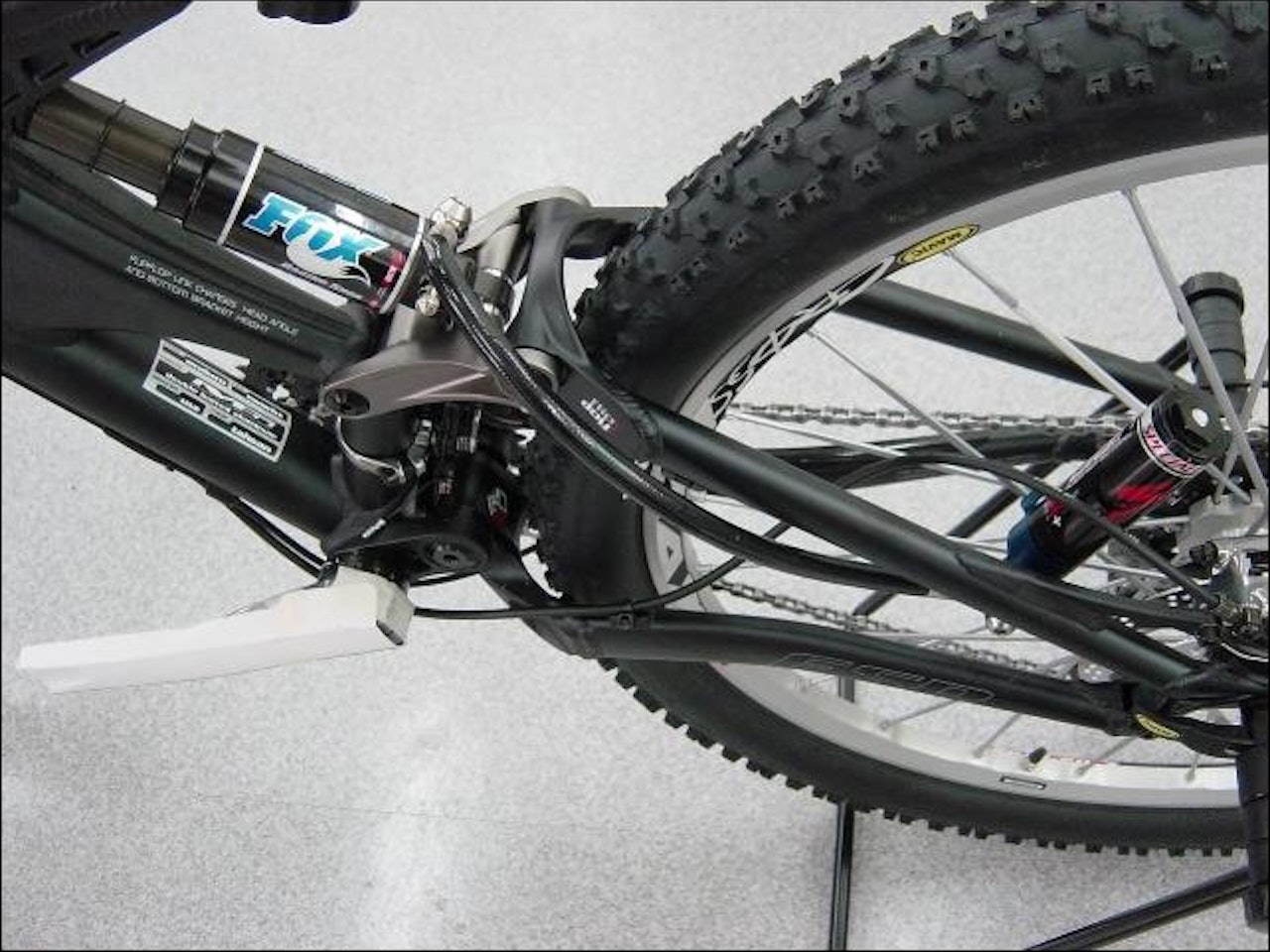 Enduro 2004:Ny Enduro med vanlig rammedesign og demperplassering, og separat Brain-modul ved bakhjulet. Enduro 2004:Ny Enduro med vanlig rammedesign og demperplassering, og separat Brain-modul ved bakhjulet.