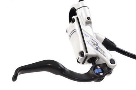 Stroker Trail sitter midt i Stroker-serien. Moteriktig hvit farge og kompakt reservoar. Stroker Trail sitter midt i Stroker-serien. Moteriktig hvit farge og kompakt reservoar.