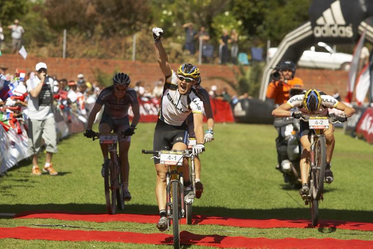 Karl Platt har tidligere vunne både TransAlp og Cape Epic. I sitt første ritt på Team Bulls vant han Cape Epic igjen. Karl Platt har tidligere vunne både TransAlp og Cape Epic. I sitt første ritt på Team Bulls vant han Cape Epic igjen.