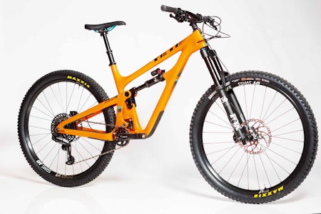 I FORKANT: Yeti SB150 tar ledelsen blant mainstream-merkene når det kommer til lang ramme, slak styrevinkel og bratt setevinkel. Finishen er klasseledende og Switch Infinity-opphenget er nesten magisk. I FORKANT: Yeti SB150 tar ledelsen blant mainstream-merkene når det kommer til lang ramme, slak styrevinkel og bratt setevinkel. Finishen er klasseledende og Switch Infinity-opphenget er nesten magisk.