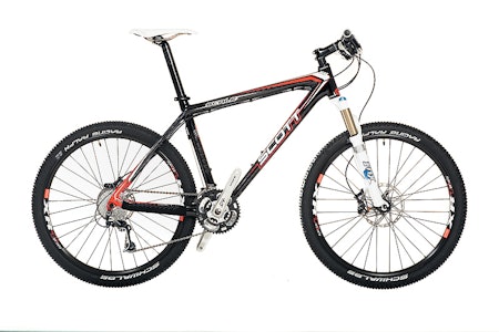 MÅLESTOKK: Scott Scale er standarden for resten av markedets karbonrammer. Både vekta og kjøreegenskapene er best i klassen. MÅLESTOKK: Scott Scale er standarden for resten av markedets karbonrammer. Både vekta og kjøreegenskapene er best i klassen.