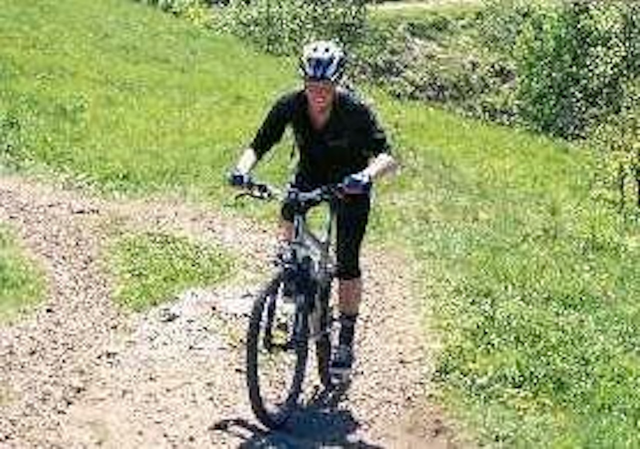 Kvinne på sykkel - javisst! Kvinne på sykkel - javisst!