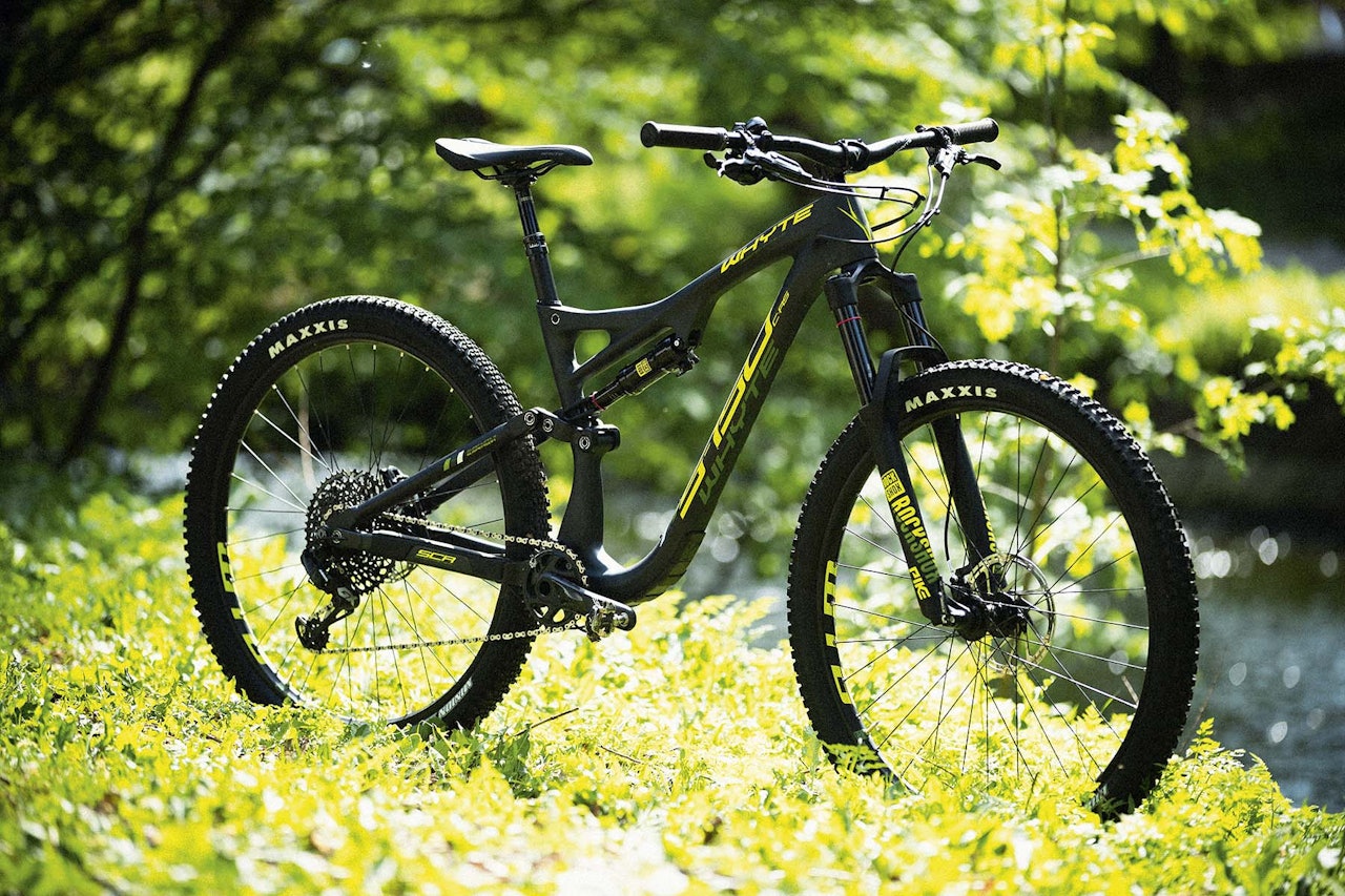 KLASSISK: Whyte ble kjent for sin ville PRST-1-modell. S-150 har en klassisk profil med lang front og slak styrevinkel. Foto: Kristoffer Kippernes KLASSISK: Whyte ble kjent for sin ville PRST-1-modell. S-150 har en klassisk profil med lang front og slak styrevinkel. Foto: Kristoffer Kippernes