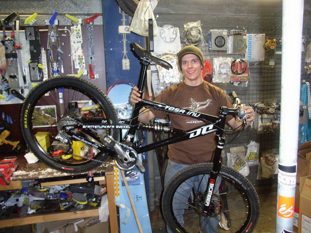 Slik ser en Duncon Tosa Inu ut ferdigbygd, og slik ser en brattstupkar ut. Slik ser en Duncon Tosa Inu ut ferdigbygd, og slik ser en brattstupkar ut.