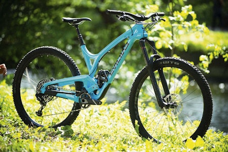 ONDSKAPEN: Dave Weagle opplevde å ikke få annonsere for Evil i Mountain Bike Action. Forlaget er eid av kristne fundamentalister. The Wreckoning kan få frem villdyret i deg. (Forlaget mente det brøt med deres strenge, kristne verdier. Evil-sykkelen får frem villdyret i deg i terrenget. Foto: Kristoffer Kippernes ONDSKAPEN: Dave Weagle opplevde å ikke få annonsere for Evil i Mountain Bike Action. Forlaget er eid av kristne fundamentalister. The Wreckoning kan få frem villdyret i deg. (Forlaget mente det brøt med deres strenge, kristne verdier. Evil-sykkelen får frem villdyret i deg i terrenget. Foto: Kristoffer Kippernes
