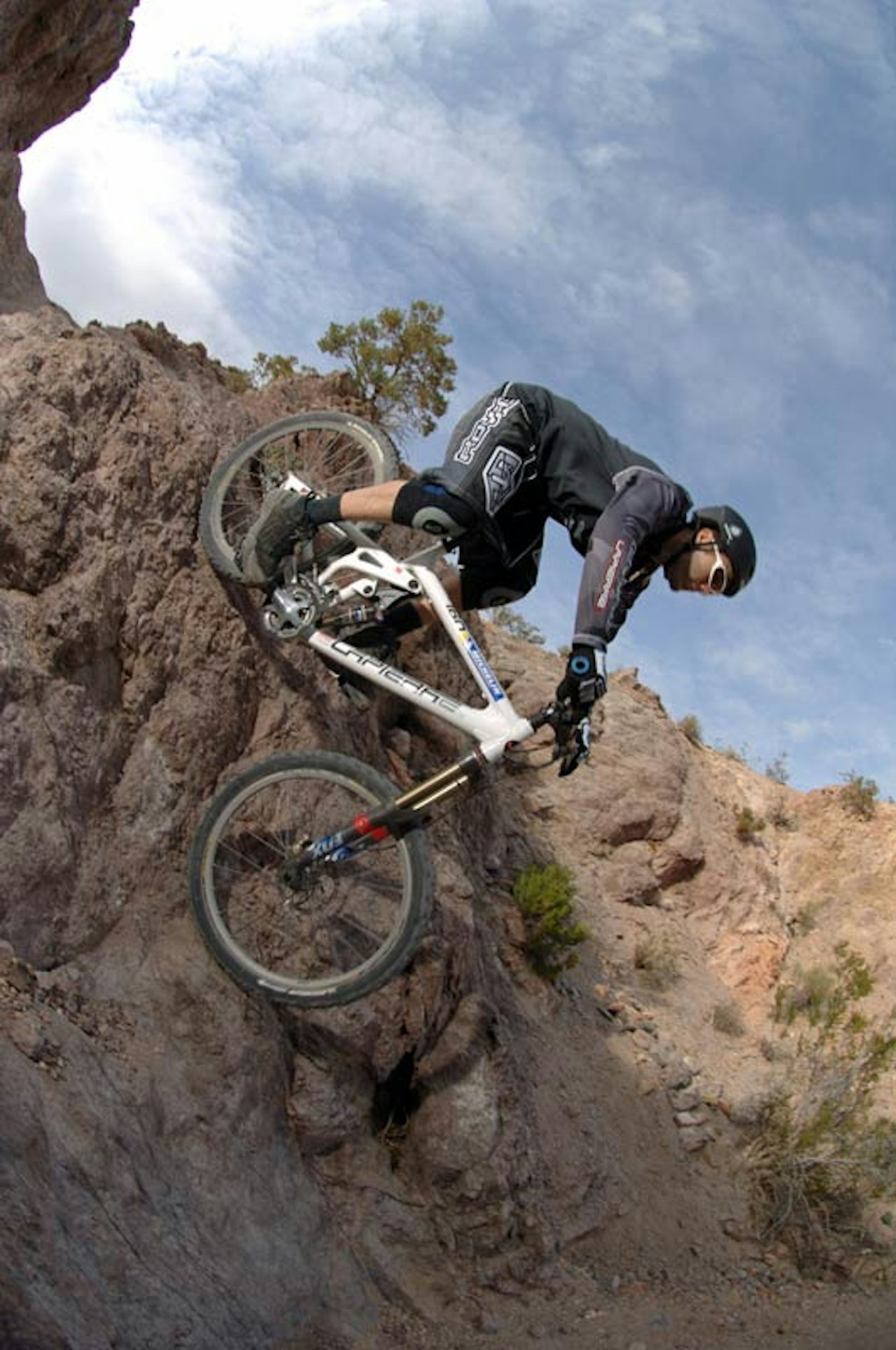 Ærn-ærn! Bildet er riktignok "brattifisert" litt, men Nico er smuud nok til å fikse det meste lekende lett. Foto: David Arthur, bikemagic.com. Ærn-ærn! Bildet er riktignok "brattifisert" litt, men Nico er smuud nok til å fikse det meste lekende lett. Foto: David Arthur, bikemagic.com.