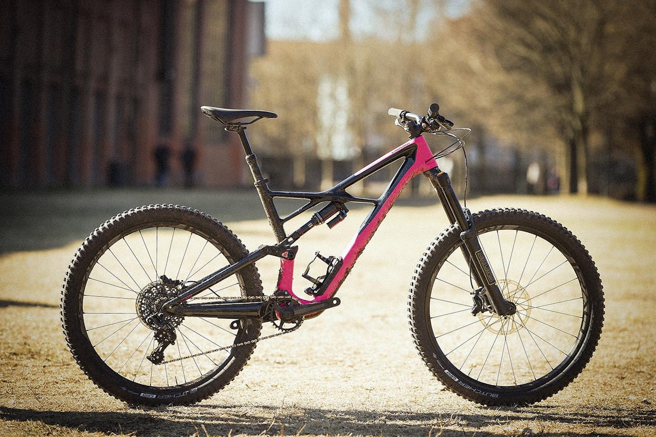 ORIGINAL: Specialized fant ikke opp enduro-navnet, men de kuppet det til syklene sine. Enduro Expert carbon lever opp til navnet med rå utforegenskaper og topp byggekvalitet.  ORIGINAL: Specialized fant ikke opp enduro-navnet, men de kuppet det til syklene sine. Enduro Expert carbon lever opp til navnet med rå utforegenskaper og topp byggekvalitet.