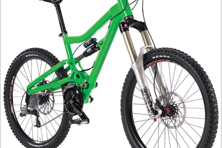 Nye Santa Cruz Bullit i ny og forbedra versjon. Her i limegrønt med X9 AM utstyrspakke og Rock Shox Totem-gaffel. Tilgjengelig våren 2007. Også så fin farge, da gitt! Tøft! Nye Santa Cruz Bullit i ny og forbedra versjon. Her i limegrønt med X9 AM utstyrspakke og Rock Shox Totem-gaffel. Tilgjengelig våren 2007. Også så fin farge, da gitt! Tøft!