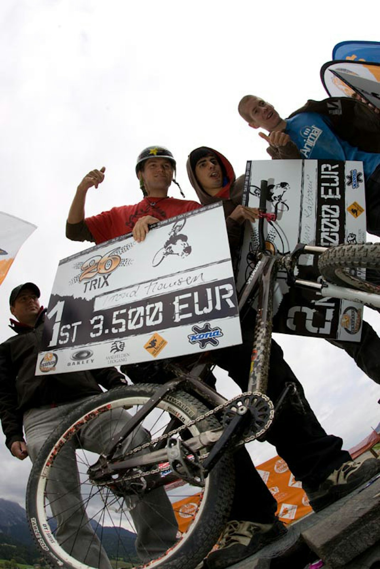 SUPERSESONG: Trond Hansen har virkelig tatt steget opp i verdenstoppen i år. Her etter seieren i 26Trix i Leogang i høst. SUPERSESONG: Trond Hansen har virkelig tatt steget opp i verdenstoppen i år. Her etter seieren i 26Trix i Leogang i høst.