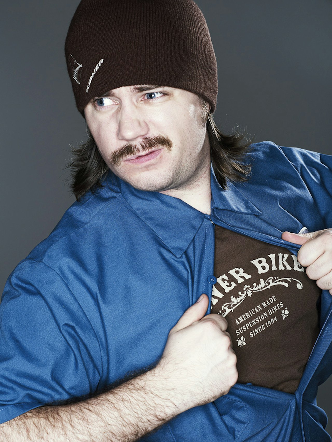 Da man: Anders Røine holder vanligvis en lav profil, men er trofast mot den årlige barte-uka. Foto: Erik Kjelsrud Da man: Anders Røine holder vanligvis en lav profil, men er trofast mot den årlige barte-uka. Foto: Erik Kjelsrud