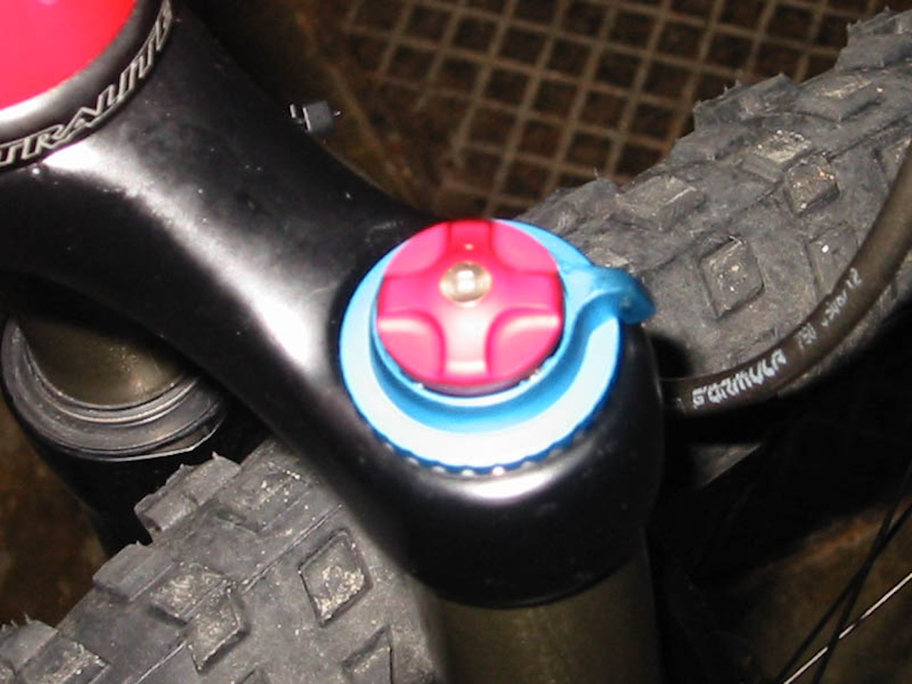 Under her: Det er på denne siden problemet ligger. Alt oppå krona må av Under her: Det er på denne siden problemet ligger. Alt oppå krona må av