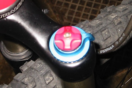 Under her: Det er på denne siden problemet ligger. Alt oppå krona må av Under her: Det er på denne siden problemet ligger. Alt oppå krona må av