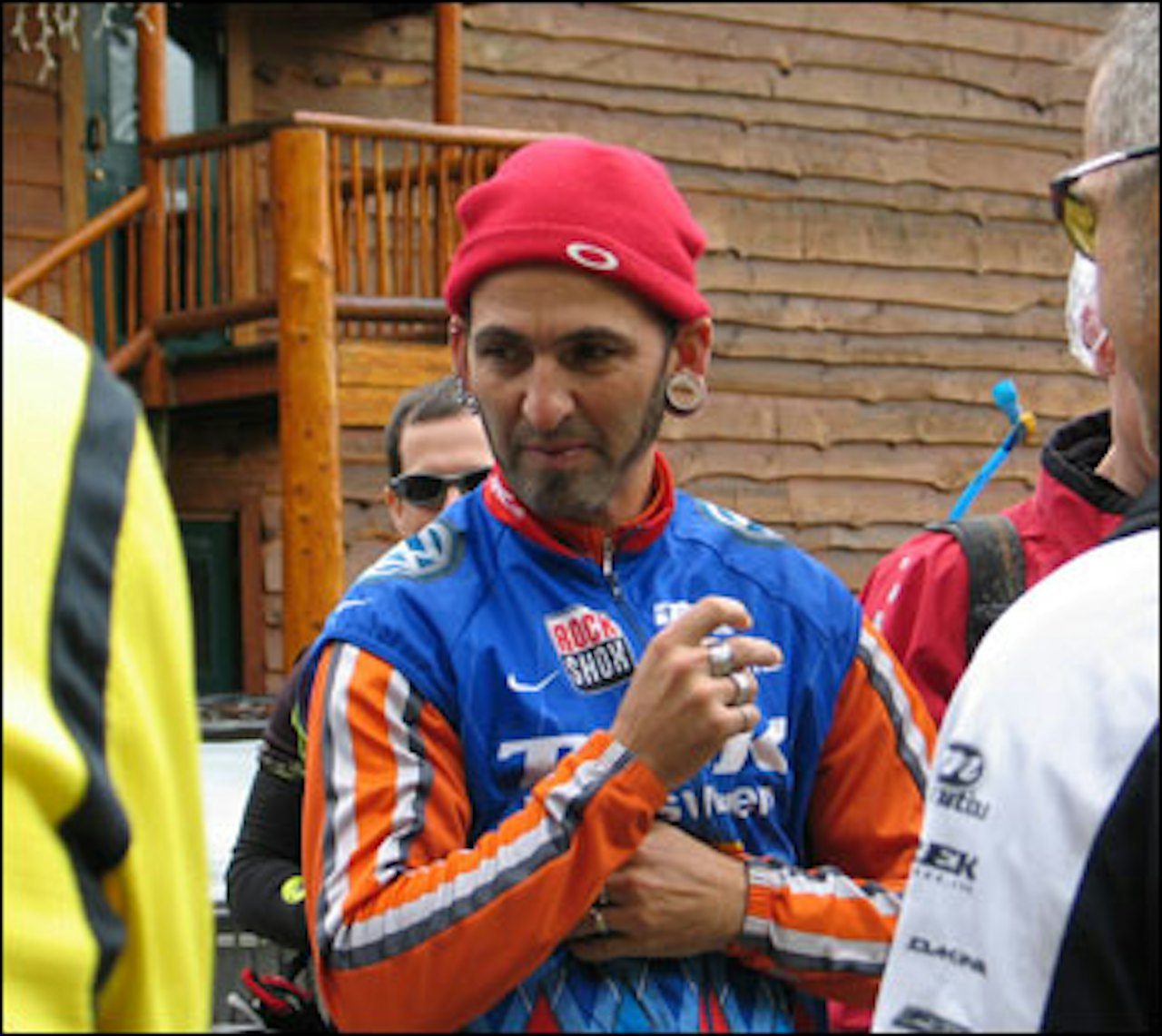 Comeback kid: Zapata Espinoza forlater Trek og går til Mountain Bike Action, der han var redaktør fra 1987 til 1993. Foto: www.nsmb.com Comeback kid: Zapata Espinoza forlater Trek og går til Mountain Bike Action, der han var redaktør fra 1987 til 1993. Foto: www.nsmb.com