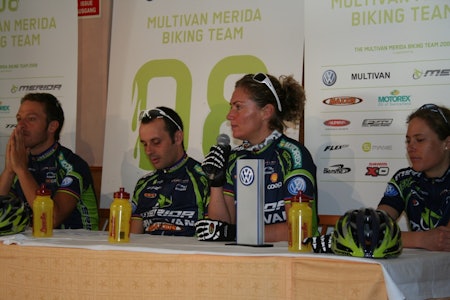 Stjerna: Gunn-Rita er fortsatt stjerna på laget, selv etter snart et år med sjukdom. Her på Meridas pressekonferanse på Mallorca. F.v. Ralph Näf, José Hermida, Gunn-Rita og Nina Wrobel (tidl. Göhl). Stjerna: Gunn-Rita er fortsatt stjerna på laget, selv etter snart et år med sjukdom. Her på Meridas pressekonferanse på Mallorca. F.v. Ralph Näf, José Hermida, Gunn-Rita og Nina Wrobel (tidl. Göhl).