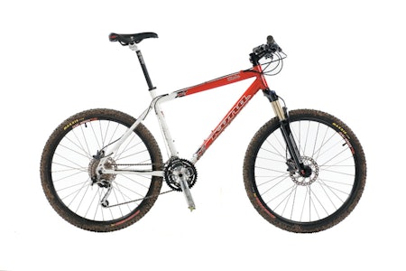 KLASSISK: Kona Kula har en stilig ramme med et klassisk utseende. Geometrien er god og utstyret hensiktmessig. KLASSISK: Kona Kula har en stilig ramme med et klassisk utseende. Geometrien er god og utstyret hensiktmessig.