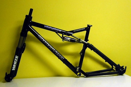 AWD 1: Fire svarte Christini-rammer venter nå på kjøpere hos Brandbu Sport. De selges i første omgang ferdig bygget opp som komplett sykkel til 39.900 kroner. AWD 1: Fire svarte Christini-rammer venter nå på kjøpere hos Brandbu Sport. De selges i første omgang ferdig bygget opp som komplett sykkel til 39.900 kroner.