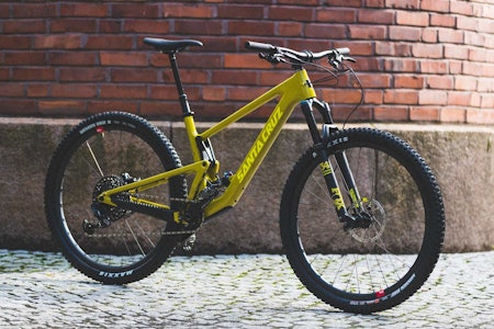 VELKJENT PROFIL:  Du skal ha et trent øye for å se forskjell på Santa Cruz sine forskjellige stisykler. Nå deler også Tallboy utformingen med lavt plassert demper.  VELKJENT PROFIL:  Du skal ha et trent øye for å se forskjell på Santa Cruz sine forskjellige stisykler. Nå deler også Tallboy utformingen med lavt plassert demper.