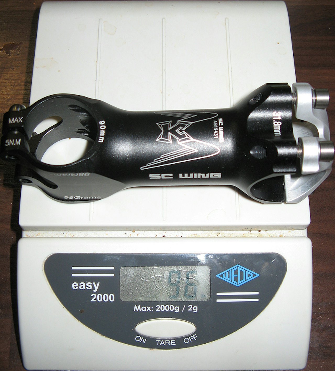 LETTERE ENN OPPGITT: 98 gram påstår KCNC, 96 gram påstår postens digitalvekt. LETTERE ENN OPPGITT: 98 gram påstår KCNC, 96 gram påstår postens digitalvekt.