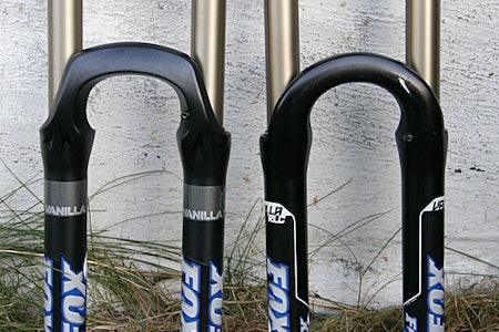 2007 vs 2005: Ny og gammel side ved side. Ingen revolusjon, men nok av forandringer for den som kikker nøye etter. Neste års farge er matt mørk antrasittgrå, i stedet for blank svart. 2007 vs 2005: Ny og gammel side ved side. Ingen revolusjon, men nok av forandringer for den som kikker nøye etter. Neste års farge er matt mørk antrasittgrå, i stedet for blank svart.