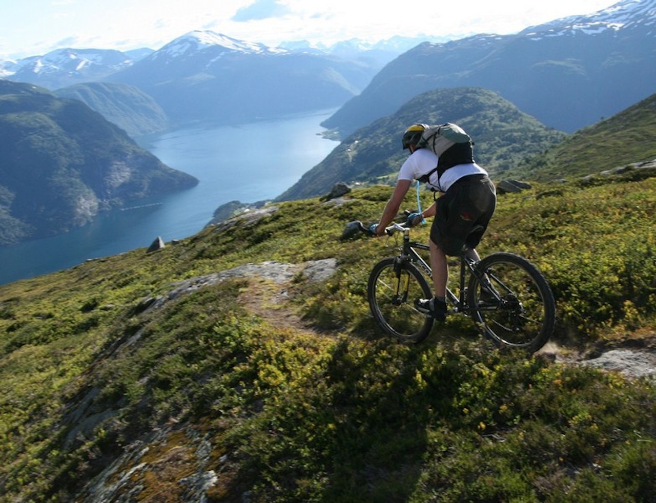 Mefjellet ved Fjørå er en sykkelopplevelse alle bør unne seg. 19.-21. september er det din tur! Foto: Håvard Melbø Mefjellet ved Fjørå er en sykkelopplevelse alle bør unne seg. 19.-21. september er det din tur! Foto: Håvard Melbø