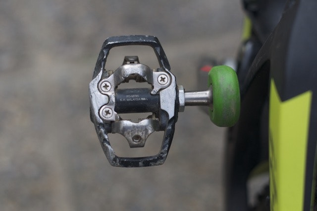 STIPEDAL: XT-TRAIL-pedalene har en ramme rundt klikkemekanismen som gir deg litt mer å stå på.