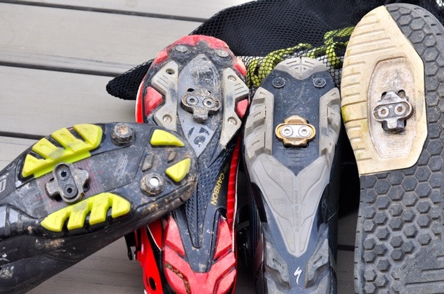 FORSKJELLER: Noen klosser kan brukes om hverandre, andre fungerer bare til egne pedaler. Fra venstre: Shimano SHM51, Exustar, Crank Brothers, Shimano SHM52 FORSKJELLER: Noen klosser kan brukes om hverandre, andre fungerer bare til egne pedaler. Fra venstre: Shimano SHM51, Exustar, Crank Brothers, Shimano SHM52