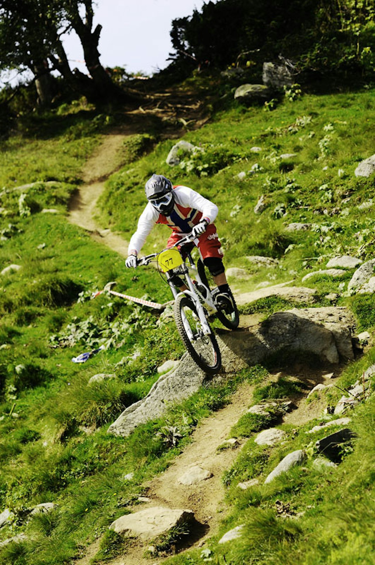 GULLGUTT: Espen Johnsen i flaggtrøya som beviser at han også er regjerende norgesmester. I Oppdal var han igjen best av de norske. Alle foto: Vegard Breie GULLGUTT: Espen Johnsen i flaggtrøya som beviser at han også er regjerende norgesmester. I Oppdal var han igjen best av de norske. Alle foto: Vegard Breie