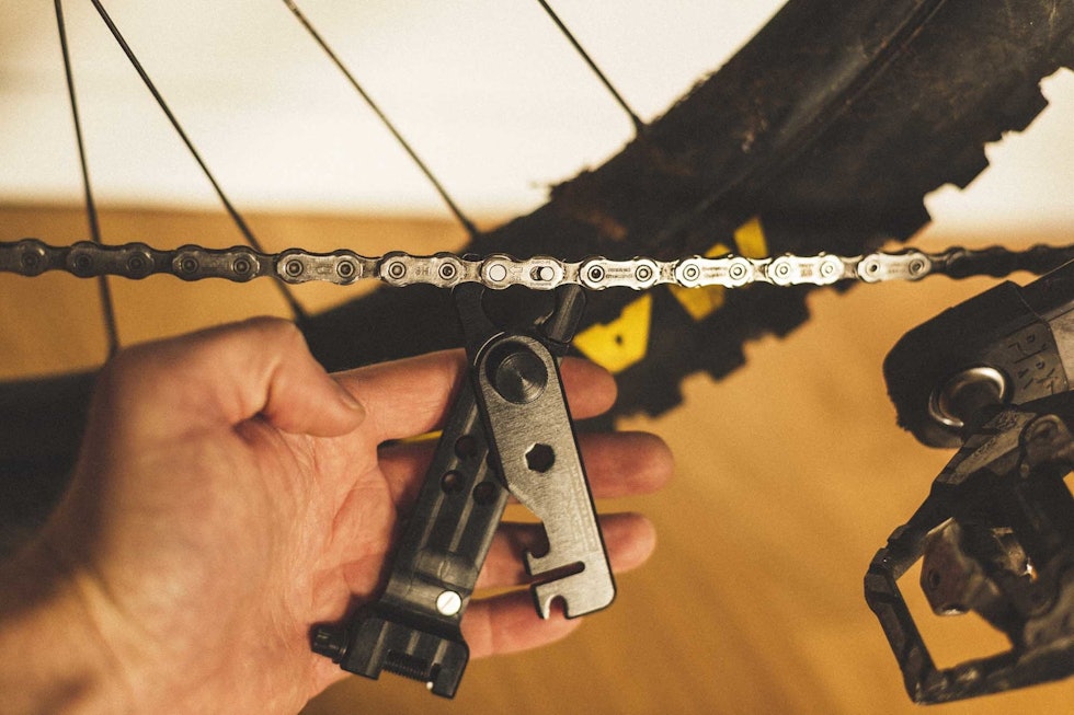 SMUD: Denne tangen gjør åpning av kjedelåsen mange ganger enklere. Foto: Kristoffer H. Kippernes. test lezyne multi chain plier verktøy sykkel