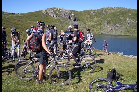 Teit med tights?: Et nesten tilfeldig valgt bilde fra årets Utflukt: Bæggi er inn, men kan ikke måle seg med trange, klassiske sykkelbukser, mener vi. Mannen t.h. "fulgte ikke så nøye med på moten", men hevda at vanlig kortbukse var best på fottur i fjellet. Teit med tights?: Et nesten tilfeldig valgt bilde fra årets Utflukt: Bæggi er inn, men kan ikke måle seg med trange, klassiske sykkelbukser, mener vi. Mannen t.h. "fulgte ikke så nøye med på moten", men hevda at vanlig kortbukse var best på fottur i fjellet.