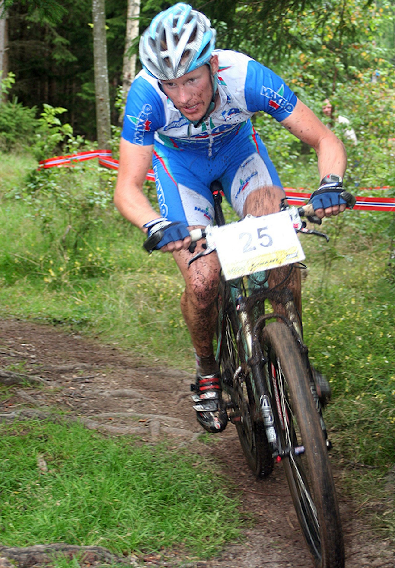 Norgesmester: Lars Petter Nordhaug var bestemann i de krevende forholda i skogen ved festningen i Drøbak i helga. Norgesmester: Lars Petter Nordhaug var bestemann i de krevende forholda i skogen ved festningen i Drøbak i helga.