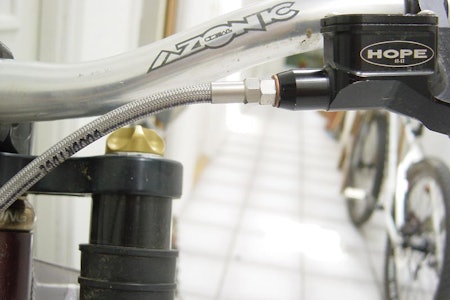 bremsevaier fra Goodridge. En veldig god oppgradering til skivebremsene dine. bremsevaier fra Goodridge. En veldig god oppgradering til skivebremsene dine.