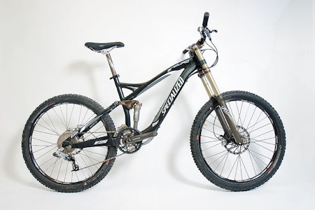 TRENDSETTENDE: Specializeds Enduro SL tilhører egentlig en egen kategori terrengsykler. Lette sykler med masse vandring. Enduro SL er det nærmeste du kommer en terrengsykkel som kan gjøre alt. TRENDSETTENDE: Specializeds Enduro SL tilhører egentlig en egen kategori terrengsykler. Lette sykler med masse vandring. Enduro SL er det nærmeste du kommer en terrengsykkel som kan gjøre alt.