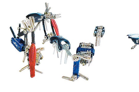 EN JUNGEL DER UTE: Vi har testskrudd 10 alternative miniverktøy. Les dommen. Foto: Christian Nerdrum test miniverktøy multiverktøy sykkel