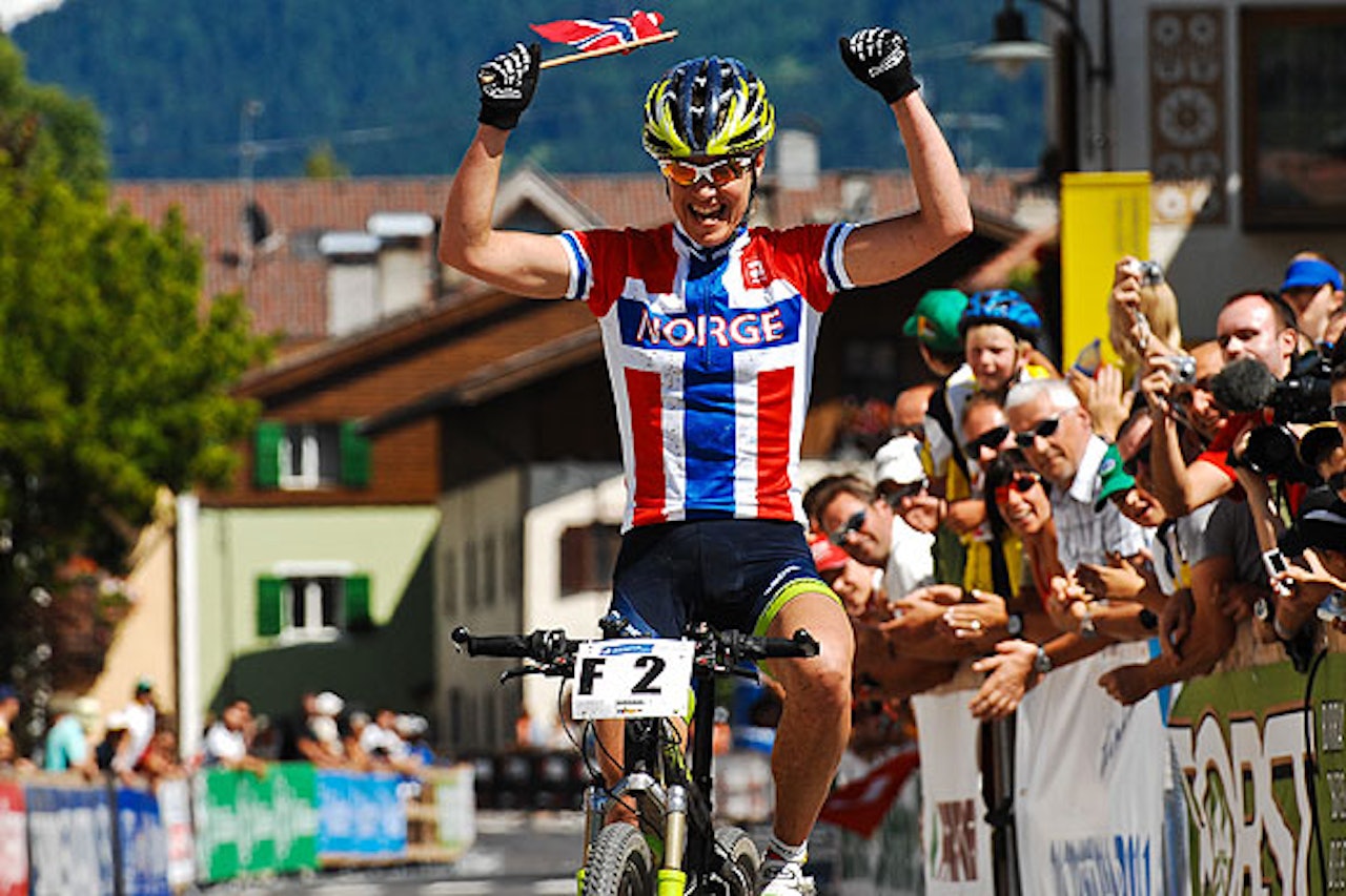 VERDENSMESTER! Gunn-Rita Dahle Flesjå tok sin fjerde gullmedalje i maraton-VM i italienske Villabassa lørdag. Foto: Armin Küstenbrück VERDENSMESTER! Gunn-Rita Dahle Flesjå tok sin fjerde gullmedalje i maraton-VM i italienske Villabassa lørdag. Foto: Armin Küstenbrück