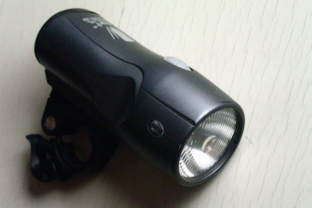 Smart BL-107WW: 1W lysdiode og batteri i samme hus gir det perfekte lyset til bysykkelen. Smart BL-107WW: 1W lysdiode og batteri i samme hus gir det perfekte lyset til bysykkelen.