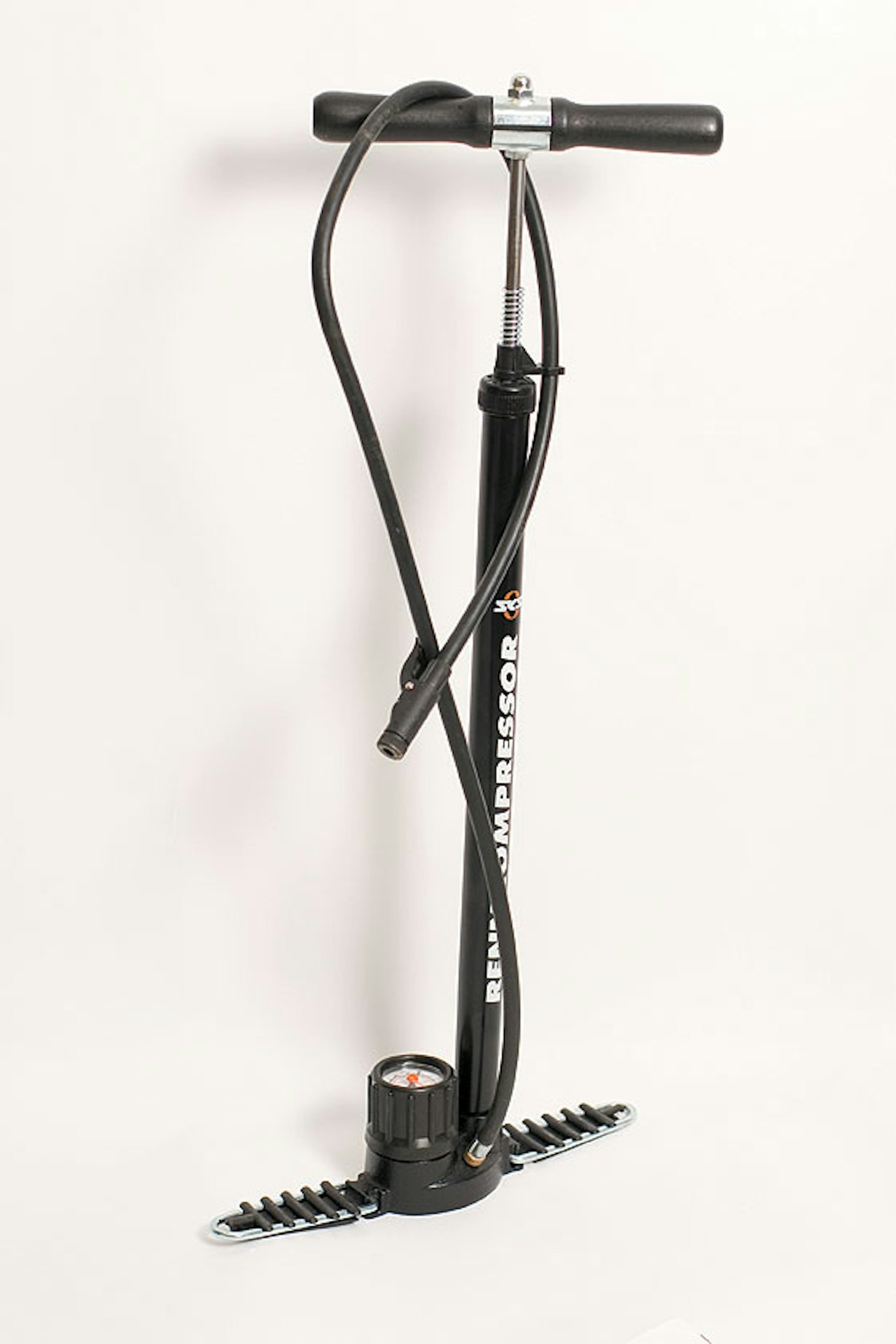 ARBEIDSJERN: SKS Rennkompressor varer livet ut og gir høyt trykk hvis du vil. ARBEIDSJERN: SKS Rennkompressor varer livet ut og gir høyt trykk hvis du vil.