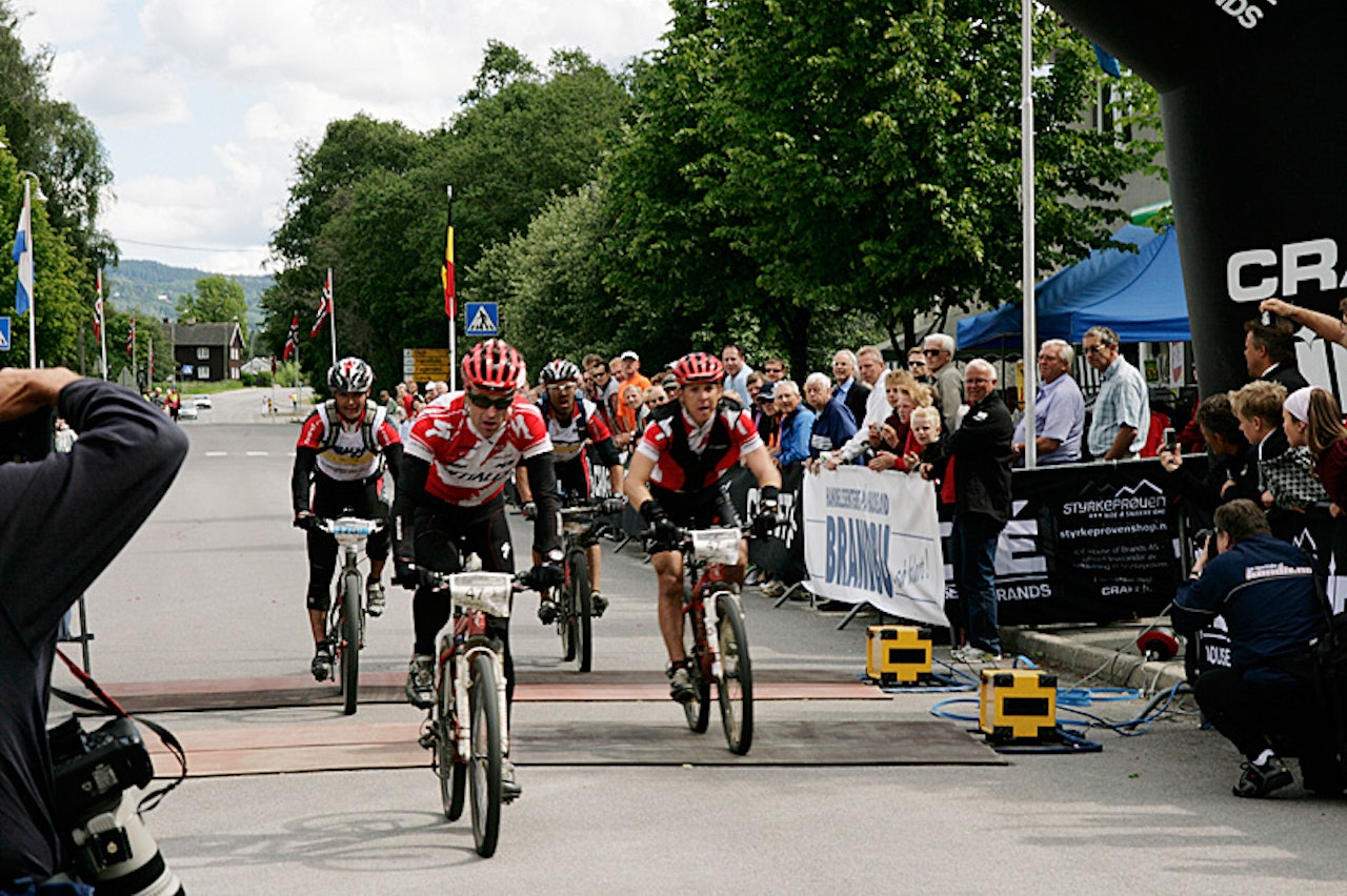Etappeseier: Greg Saw og Geir Lien vant konge-etappen til Brandbu. Foto: Lars Kristian Haugen Etappeseier: Greg Saw og Geir Lien vant konge-etappen til Brandbu. Foto: Lars Kristian Haugen