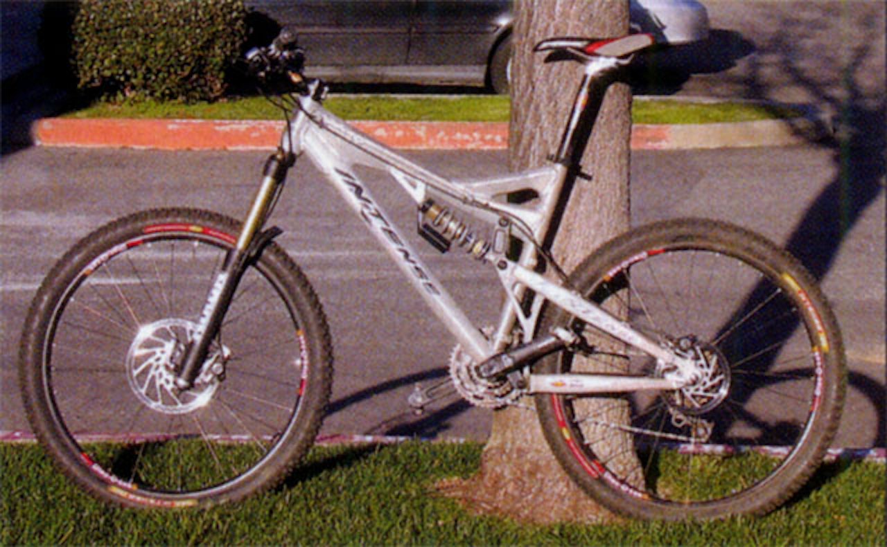 Prototyp 1: Dette bildet dukket opp i et fransk sykkelmagasin allerede i mars måned. Prototyp 1: Dette bildet dukket opp i et fransk sykkelmagasin allerede i mars måned.