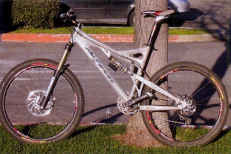 Prototyp 1: Dette bildet dukket opp i et fransk sykkelmagasin allerede i mars måned. Prototyp 1: Dette bildet dukket opp i et fransk sykkelmagasin allerede i mars måned.