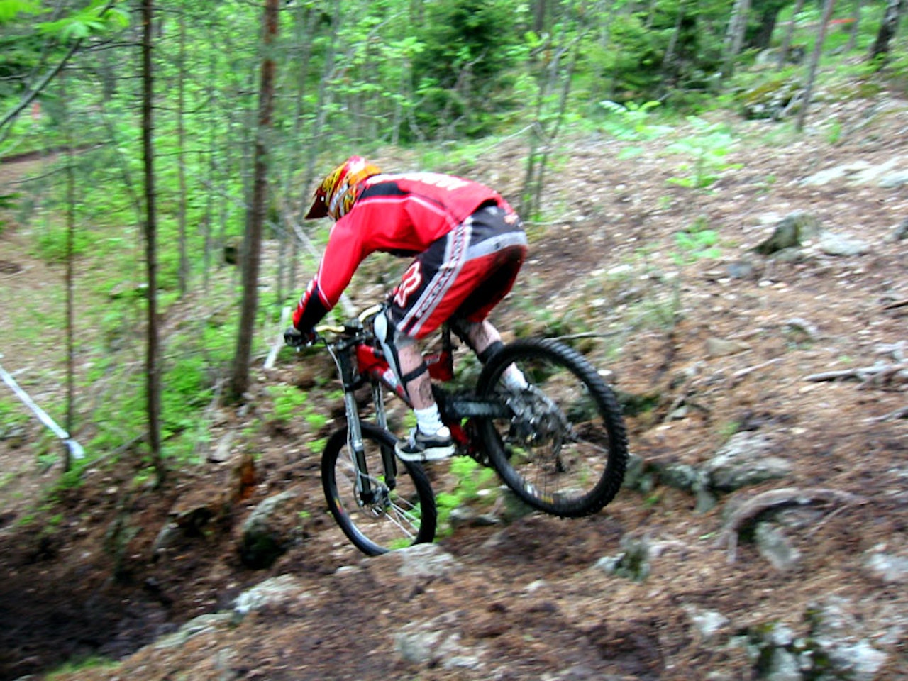 Velkjent løype: Storo MTB har arrangert Norgescup i Grefsen i mange år. Her fra droppen øverst, som sammen med vannrør-hoppet lenge var faste åsteder for fotografer med tryn på ønskelista. Velkjent løype: Storo MTB har arrangert Norgescup i Grefsen i mange år. Her fra droppen øverst, som sammen med vannrør-hoppet lenge var faste åsteder for fotografer med tryn på ønskelista.