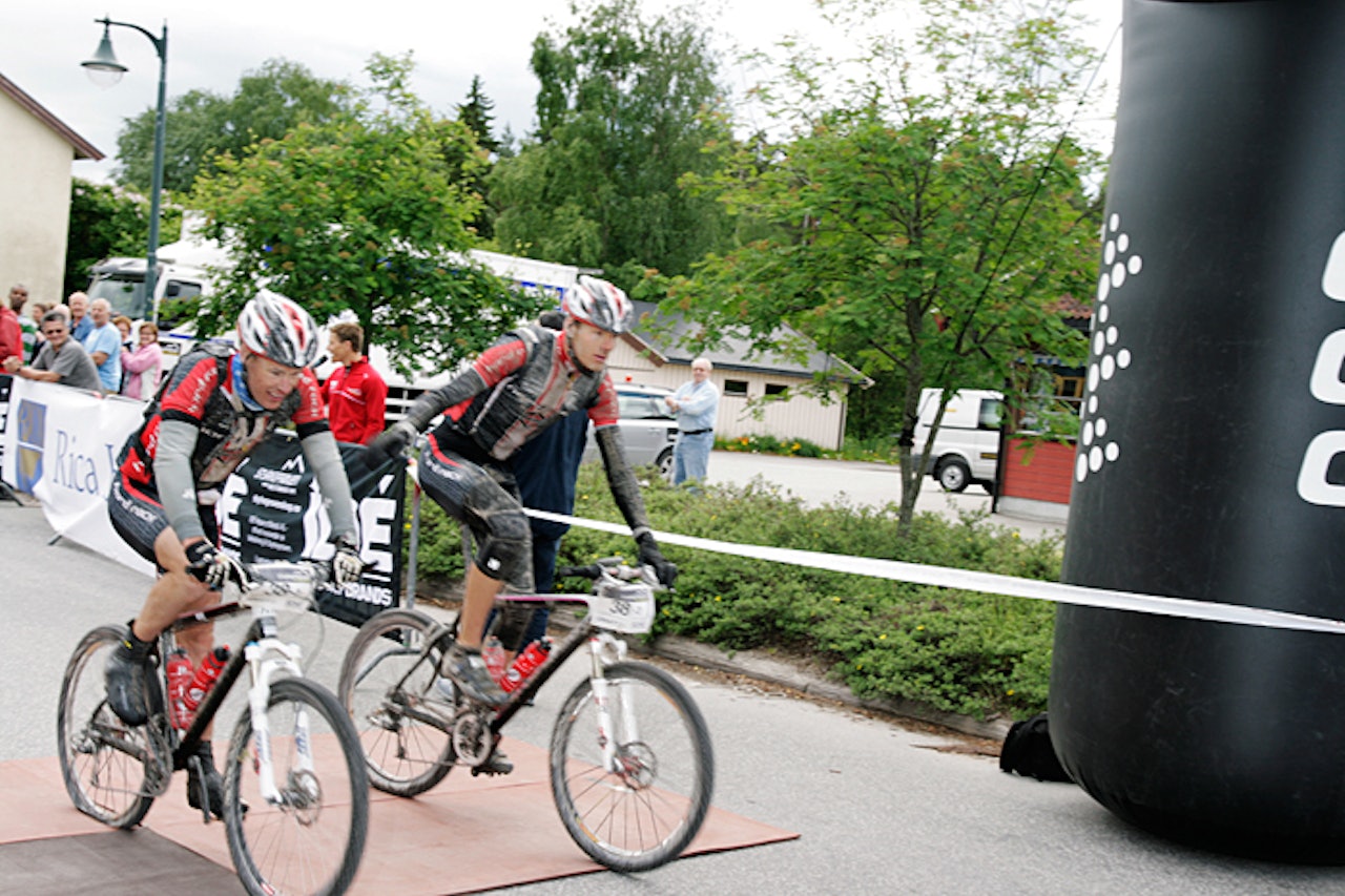 Ny seier: Tor-Atle Fuglerud og Gøran Syversen gjør det igjen. Deres andre etappeseier på tre dager. Foto: Lars Kristian Haugen Ny seier: Tor-Atle Fuglerud og Gøran Syversen gjør det igjen. Deres andre etappeseier på tre dager. Foto: Lars Kristian Haugen